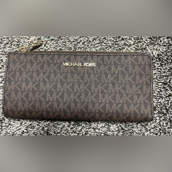 MICHAEL Michael Kors Handbags - NWT Michael Kors quarter-zip wallet